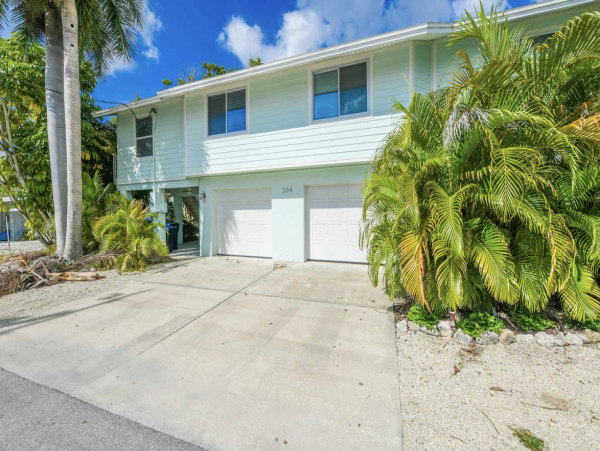 Bradenton Beach Four Bedroom Vacation Home with Pool & Spa